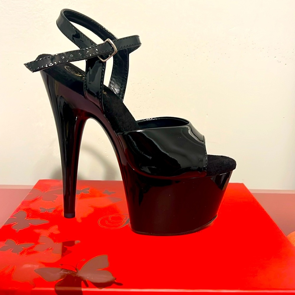 Pleaser Platform Heels 🖤